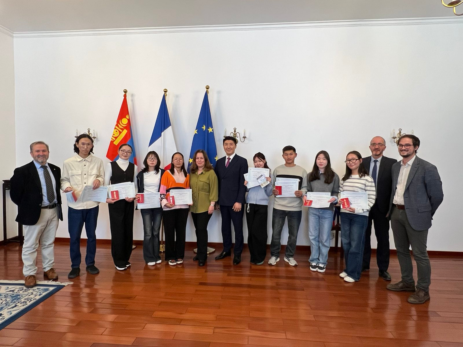 “Илгээлт 2100” хөтөлбөрийн хүрээнд БНФУ-д 8 оюутан суралцана